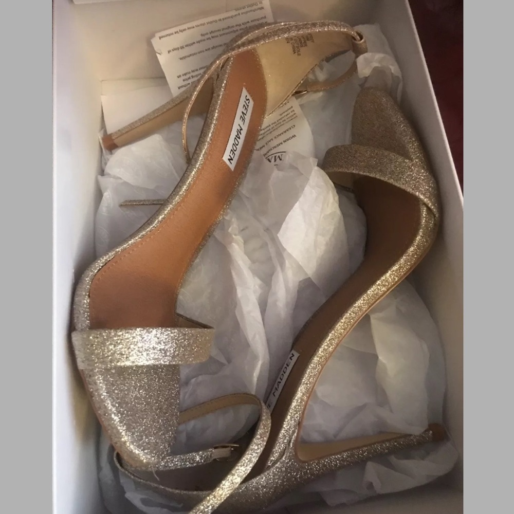 Steve Madden - Gold Glitter Heels -size 10